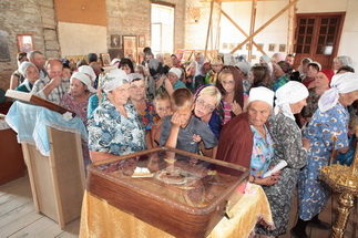 Крестный ход в Тиинске с иконой божьей матери Жадовской 27 июня 2010